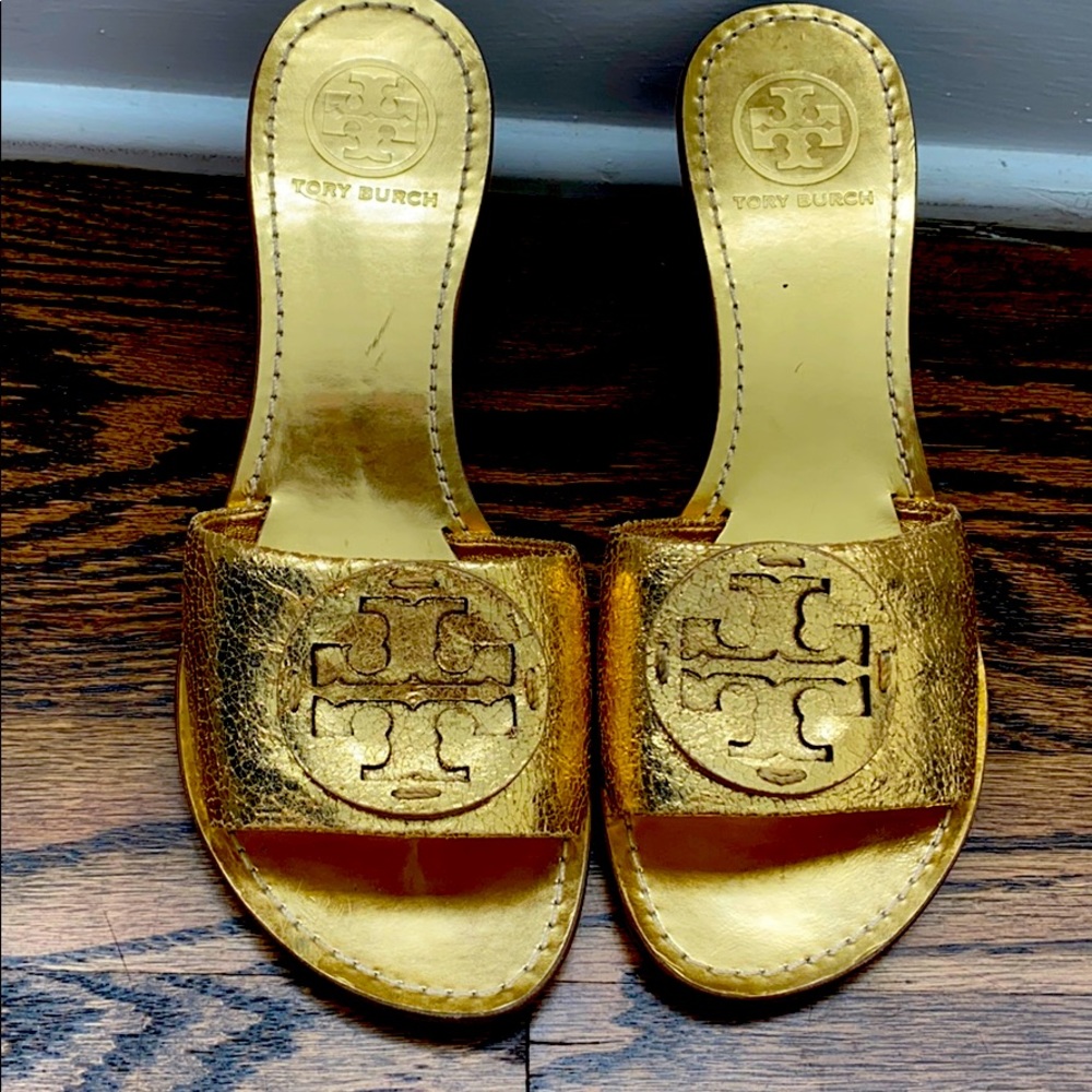 Gorgeous Tory Burch gold sandals